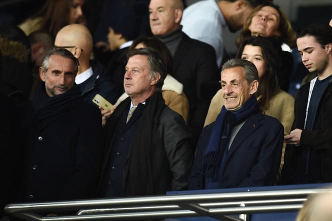 Nicolas Sarkozy, avec le PDG du groupe Accor, Sébastien Bazin, au Parc des Princes, à Paris, le 11 janvier 2023 JOHN SPENCER/SIPA
