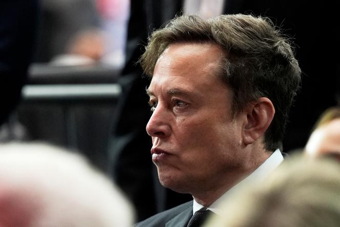 Le PDG de Tesla, Elon Musk, lors de la cérémonie commémorative en l’honneur de Charlie Kirk, militant ultraconservateur américain assassiné, à Glendale (Arizona), le 21 septembre 2025. JULIA DEMAREE NIKHINSON/AP
