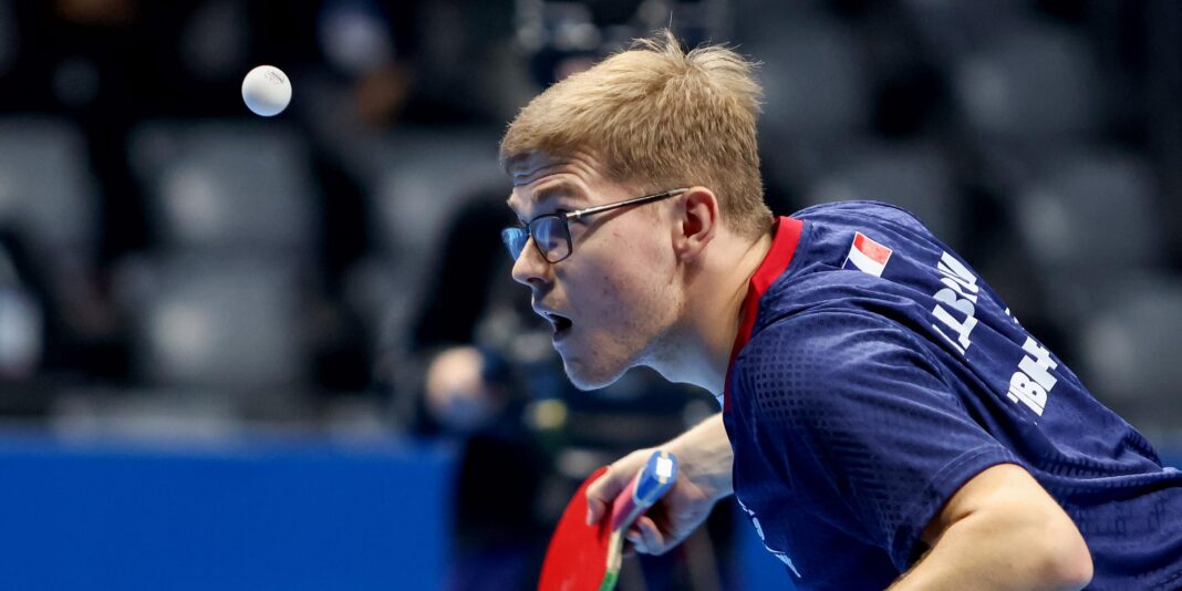 Alexis Lebrun lors du match des quarts de finale du Championnat d’Europe par équipes de tennis de table entre la France et la Belgique à Zadar, en Croatie, le 17 octobre 2025. SIME ZELIC/PIXSELL/MB MEDIA/GETTY
