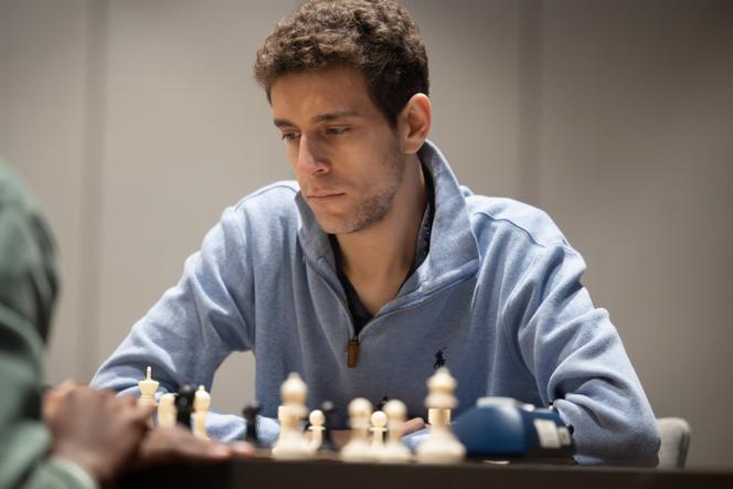 Cette photo non datée publiée par le Charlotte Chess Center montre Daniel Naroditsky lors d’une partie d’échecs. KELLY CENTRELLI/CHARLOTTE CHESS CENTER VIA AP
