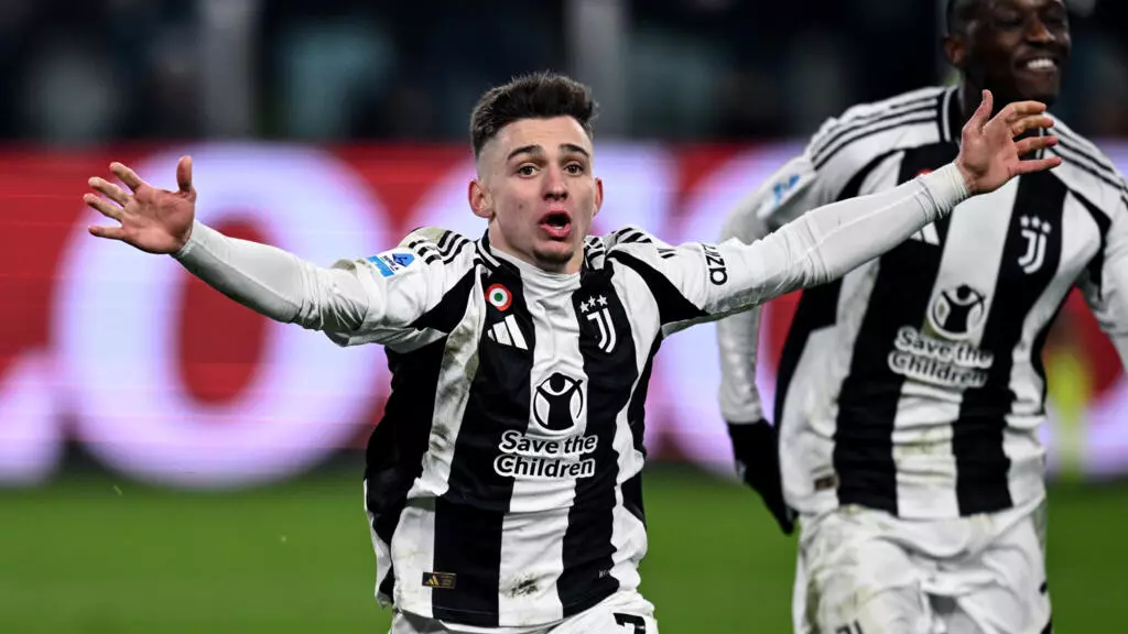Francisco Conceicao célèbre son but lors du match de Serie A entre la Juventus et l'Inter le 16 février 2025 à Turin, en Italie.