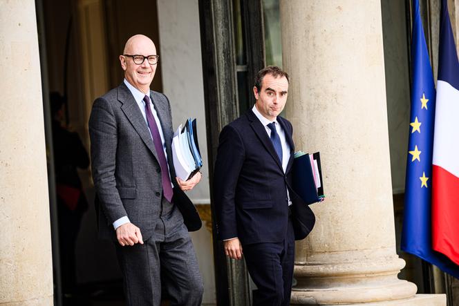Le ministre de l’économie, Roland Lescure, et le premier ministre, Sébastien Lecornu, à l’issue du conseil des ministres au palais de l’Elysée, à Paris, le 14 octobre 2025 JULIEN MUGUET POUR « LE MONDE »
