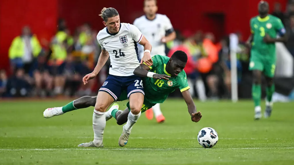 L'Angleterre de Conor Gallagher (n°24) et le Sénégal d'Ismaïla Sarr (18) joueront la Coupe du monde 2026.